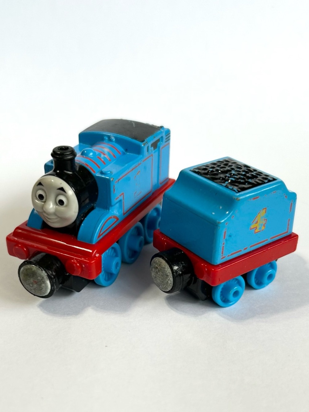 Thomas & Friends Thomas Train Engine with Gordon’s Coal Tender Round Magnets